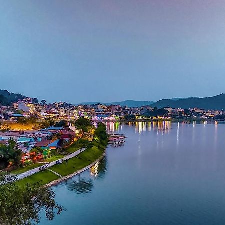 Hotel Forest Lake Backpackers' Hostel Pokhara Buitenkant foto