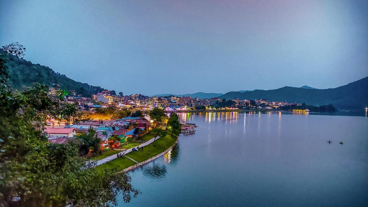 Hotel Forest Lake Backpackers' Hostel Pokhara Buitenkant foto