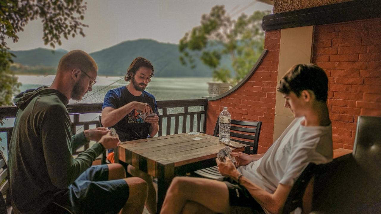 Hotel Forest Lake Backpackers' Hostel Pokhara Buitenkant foto