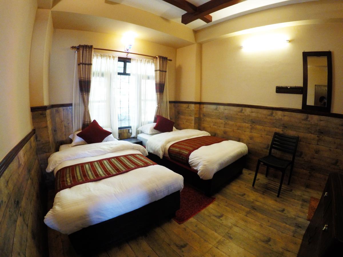 Hotel Forest Lake Backpackers' Hostel Pokhara Buitenkant foto