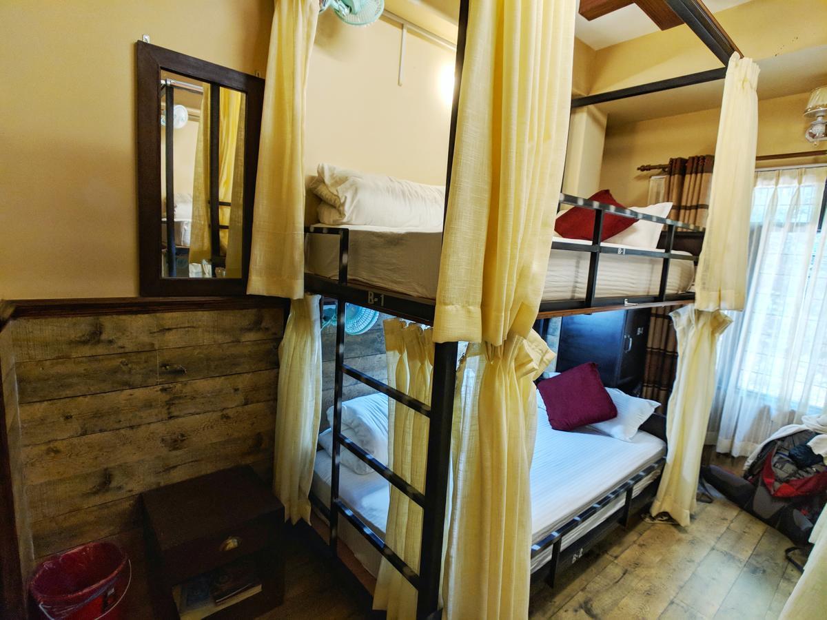 Hotel Forest Lake Backpackers' Hostel Pokhara Buitenkant foto