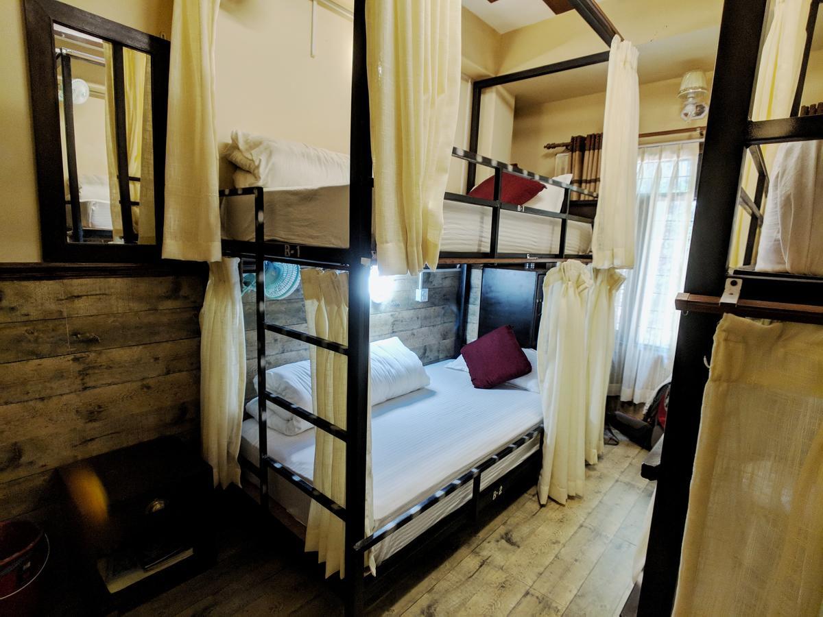 Hotel Forest Lake Backpackers' Hostel Pokhara Buitenkant foto