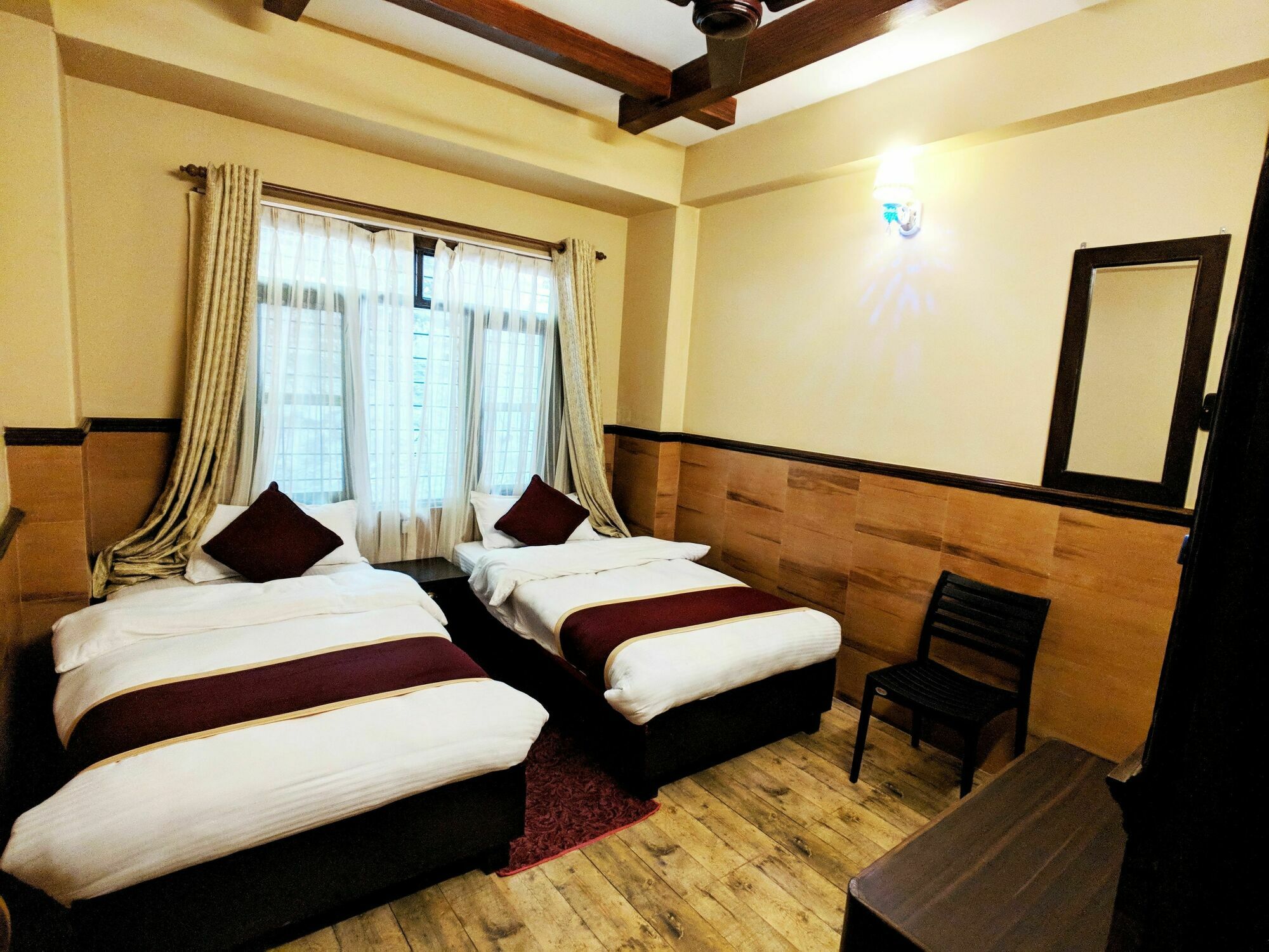 Hotel Forest Lake Backpackers' Hostel Pokhara Buitenkant foto