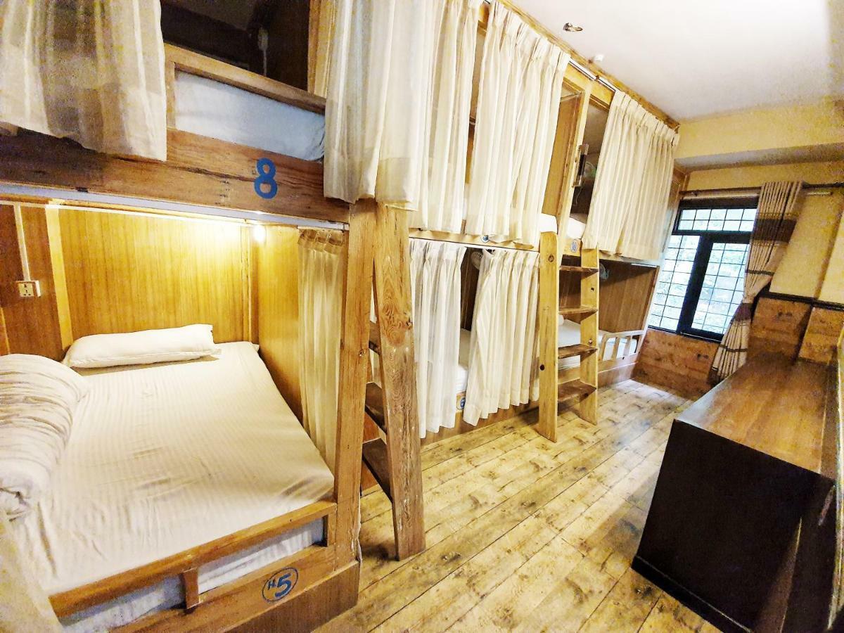 Hotel Forest Lake Backpackers' Hostel Pokhara Buitenkant foto